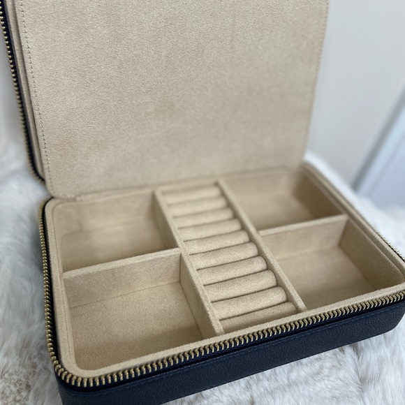 NWT Kendra Scott Medium Travel Jewelry Case! - Picture 8 of 11